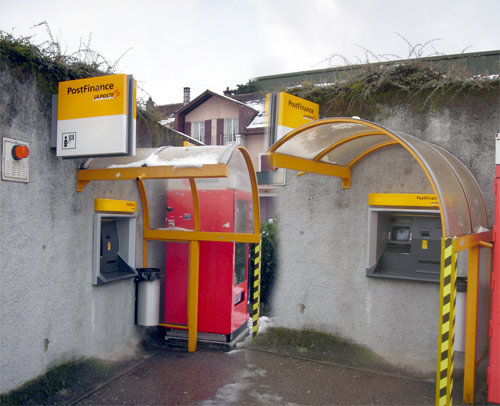Distributeur postal à la Gare de Rolle