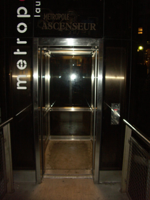 Ascenseur extérieur côté rue de l'Ale