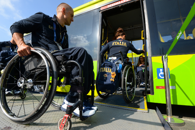Les athl�tes arrivant au village paralympique de Rio 2016